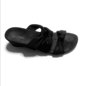 Vionic Black Wedges